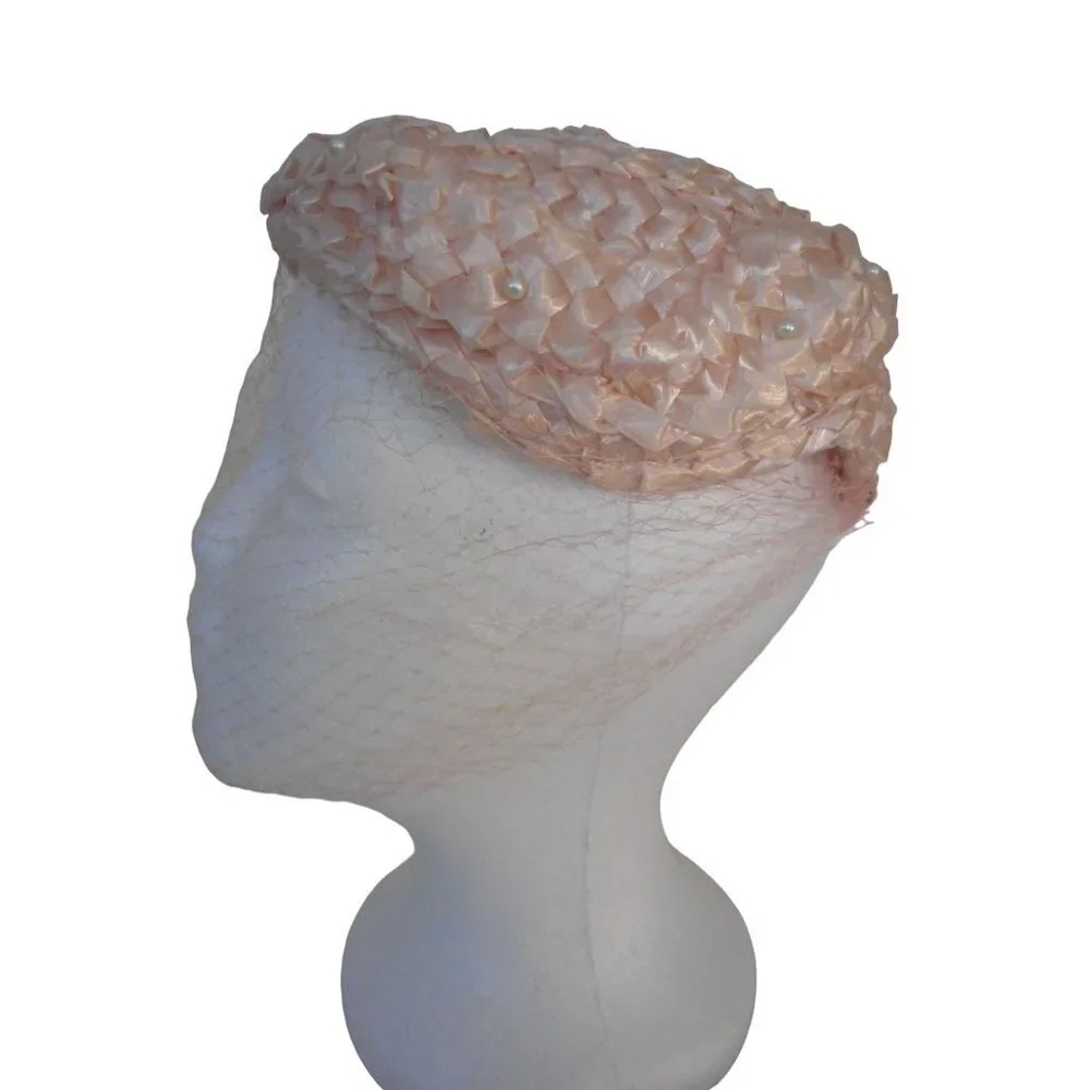 Vintage Womens Pink Juliet  hat w/ netting and bows woven design 1950s - Picture 2 of 7